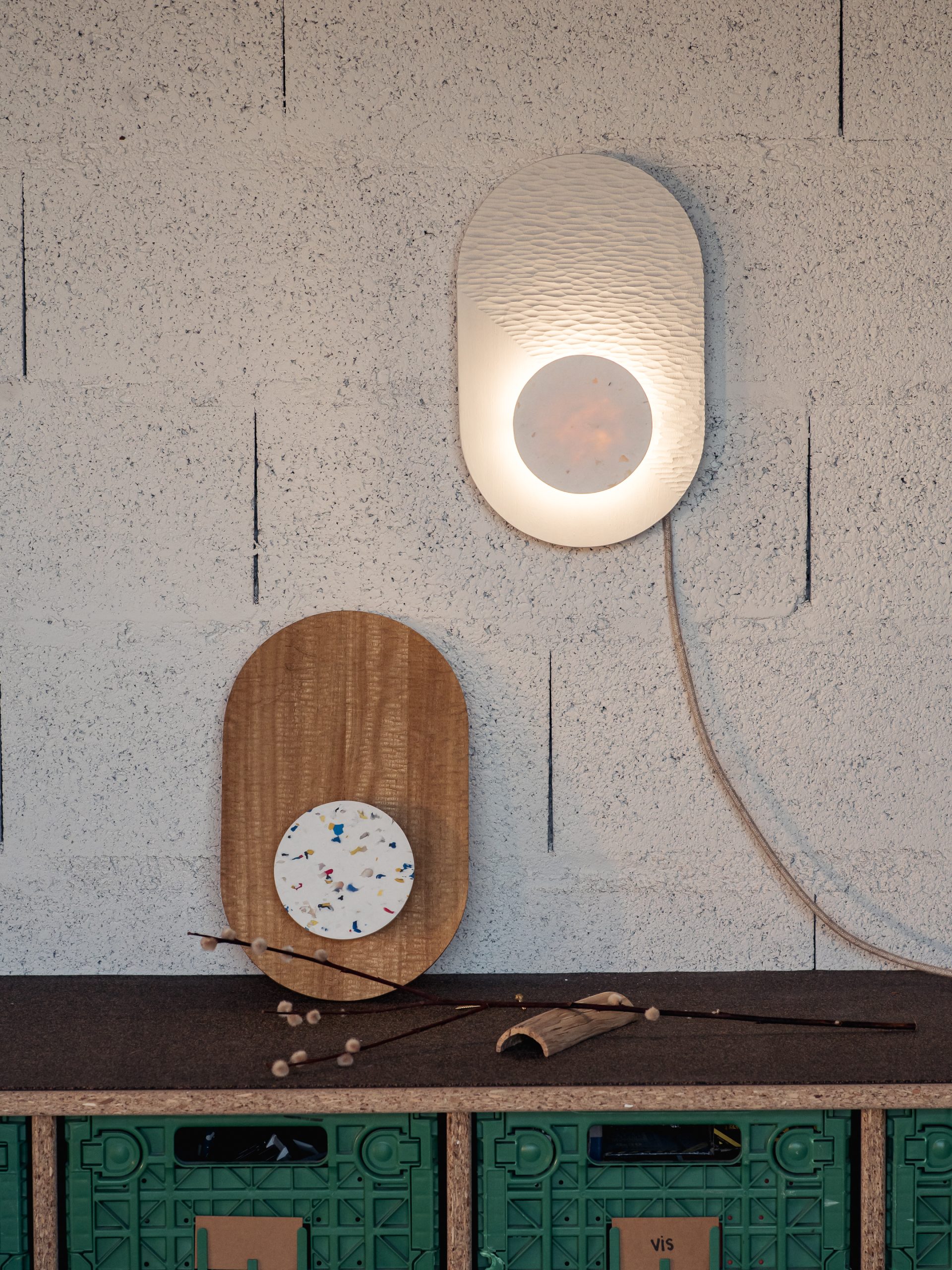 Sculpture d’une applique murale en bois massif