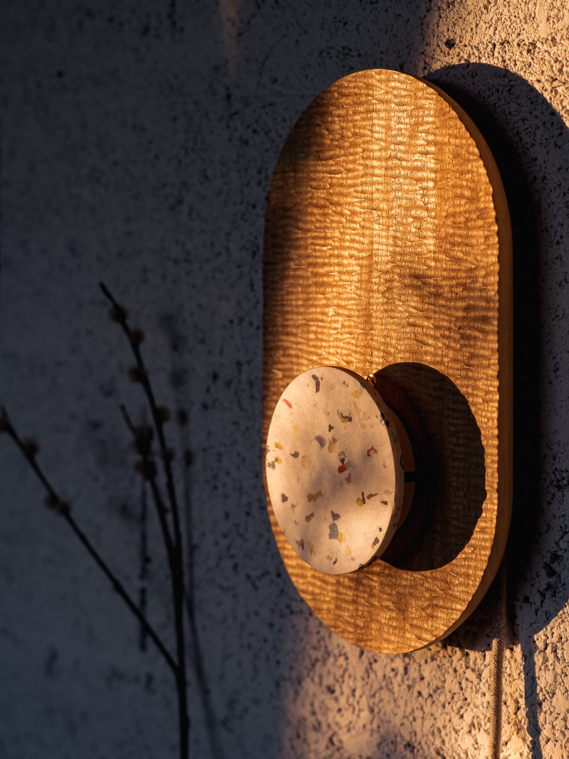 Sculpture d’une applique murale en bois massif