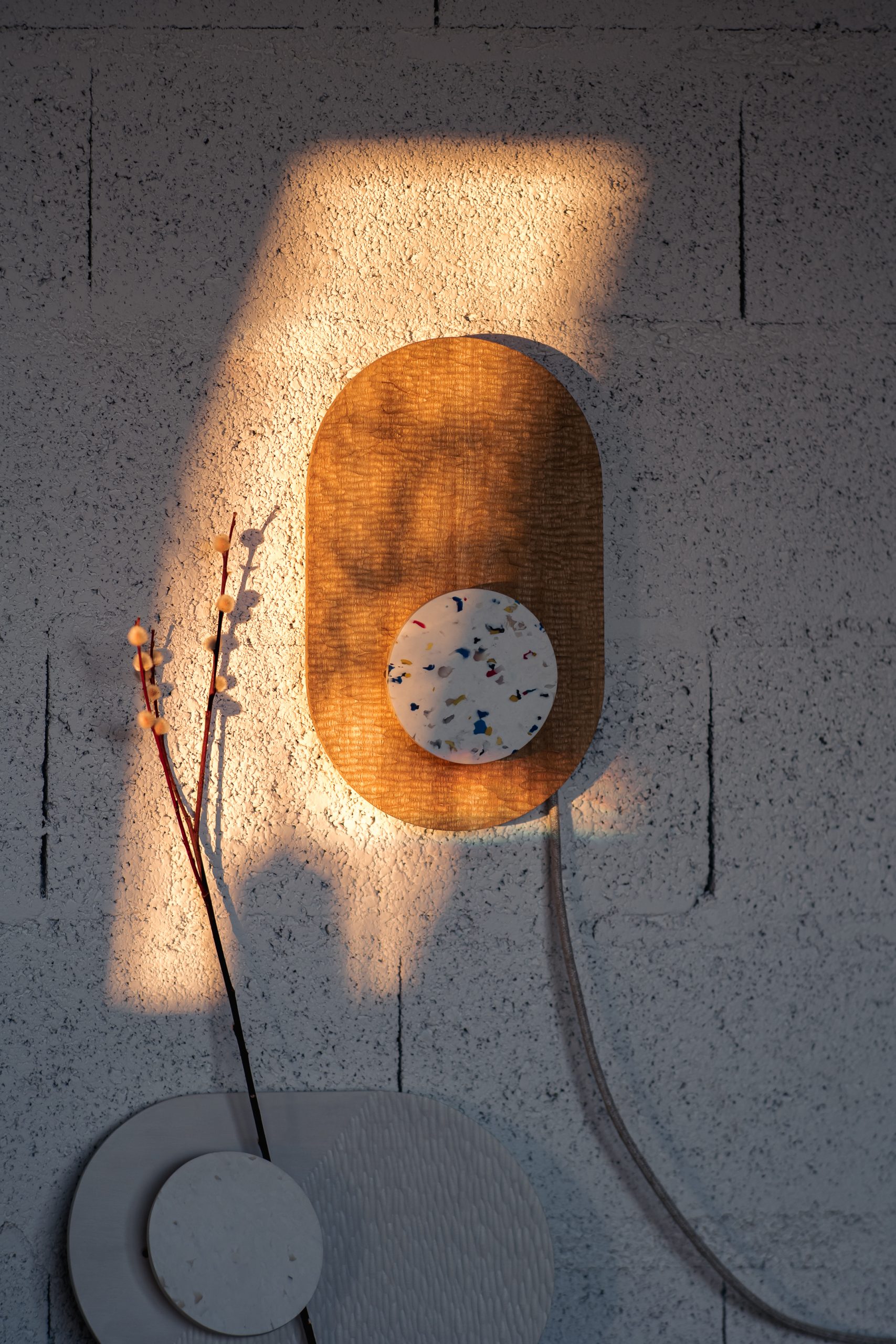 Sculpture d’une applique murale en bois massif