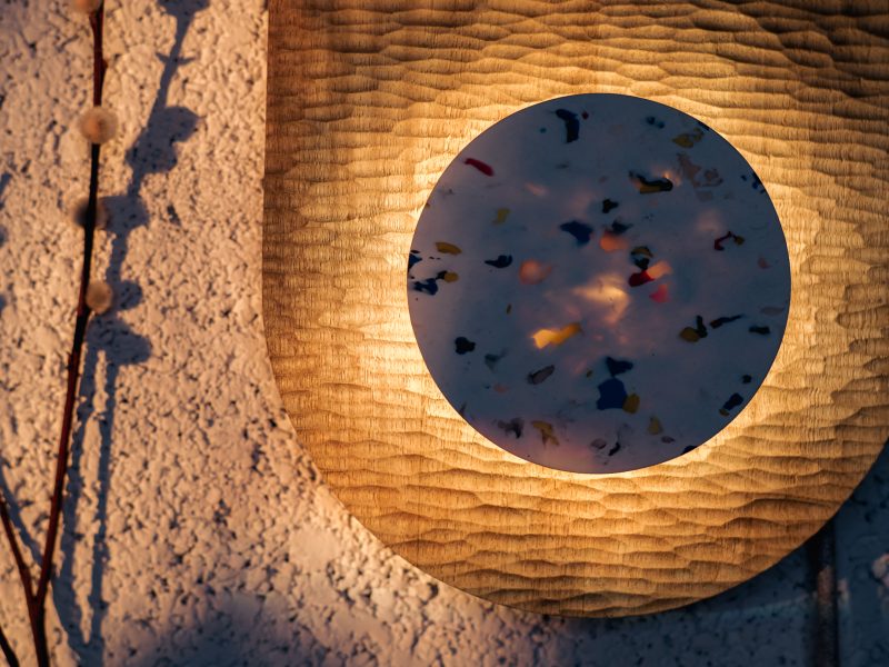 Sculpture d’une applique murale en bois massif