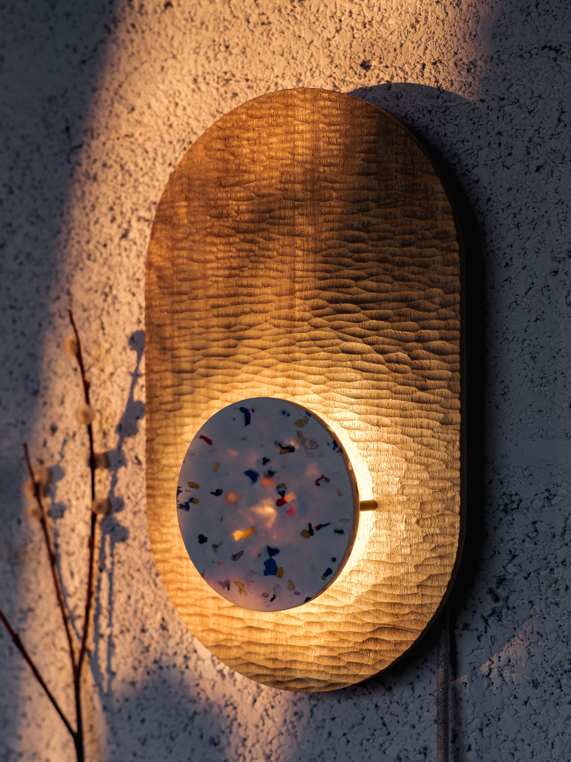 Sculpture d’une applique murale en bois massif