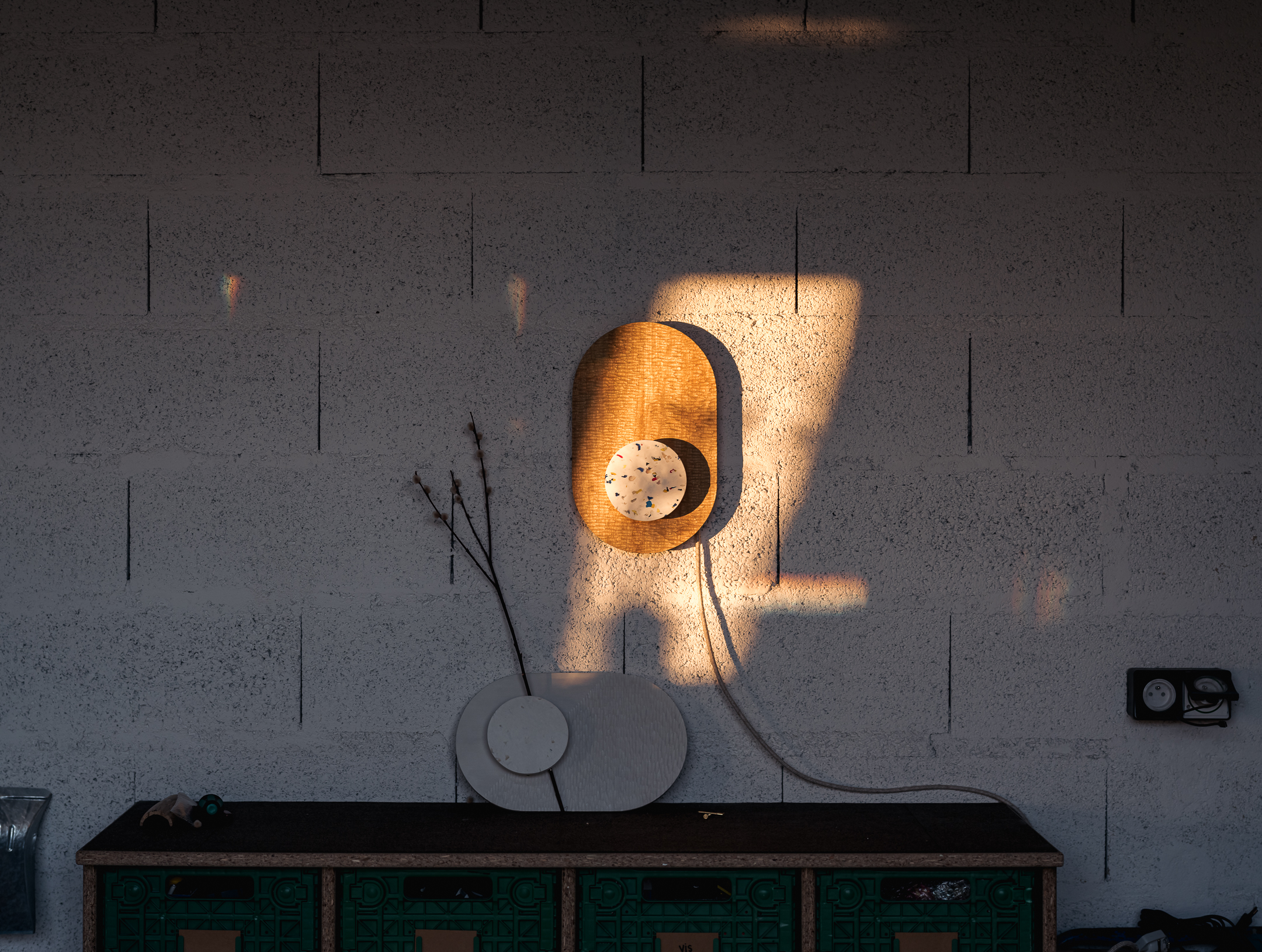 Sculpture d’une applique murale en bois massif